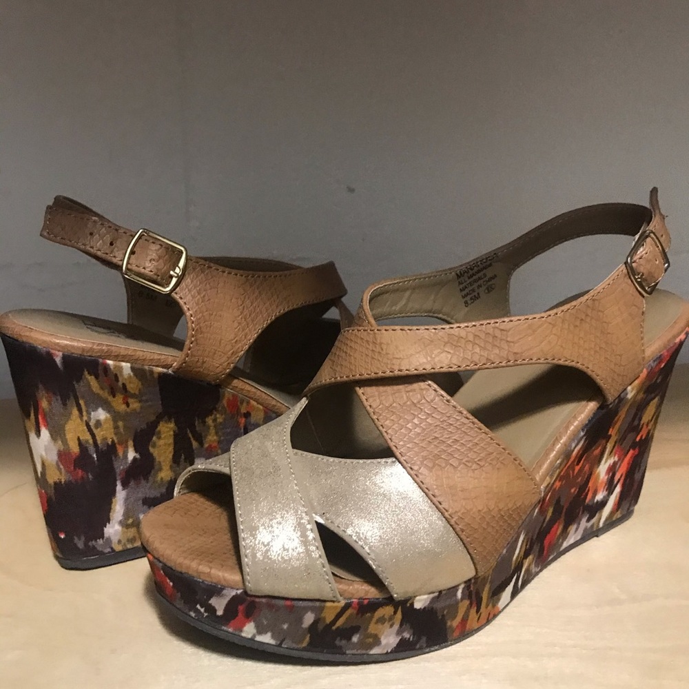 BKE spring/summer/fall wedge sandal